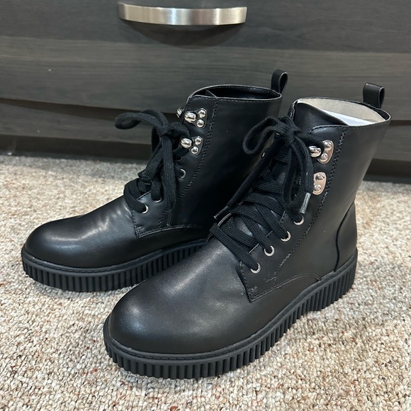 NEW Le Chateau Ankle Boots - Picture 5 of 9